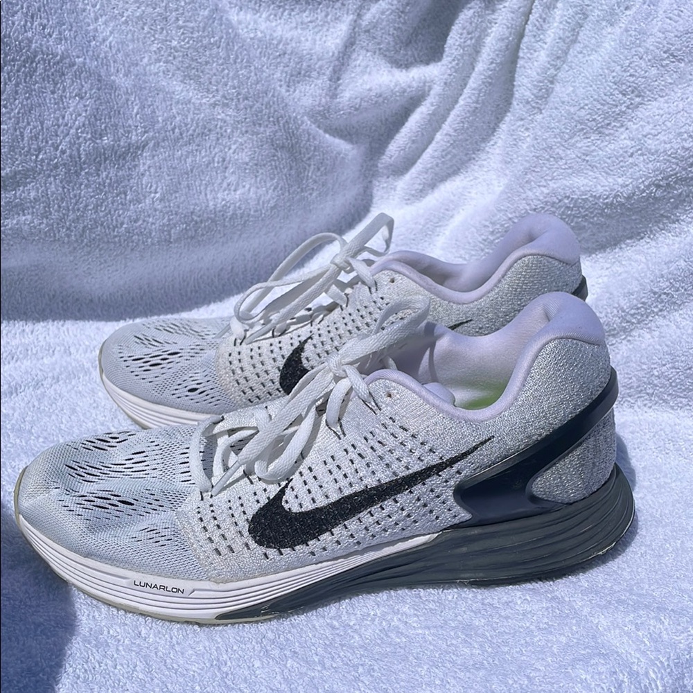 Nike White and Black Lunarglide 7